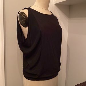 Hoss Sleeveless Black Top purchased in Madrid, España. XS
